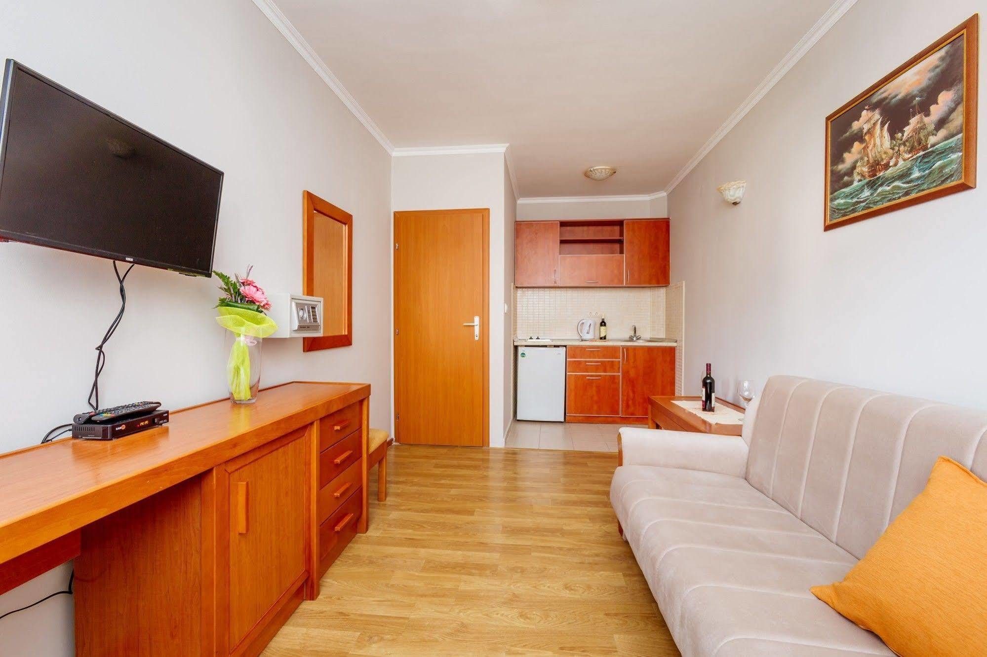 Perper Hotel Vùng duyên hải Vùng duyên hải Donja Lastva Ngoại thất bức ảnh